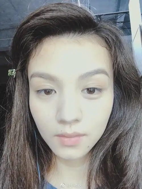 组图春夏深夜晒素颜皮肤白皙元气满满