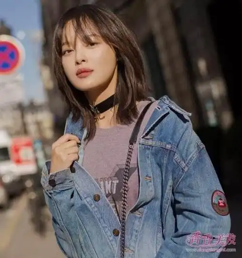 发型,百搭减龄瘦脸显气质,洋气利落又爽快的锁骨碎发_锁骨高层次锁骨