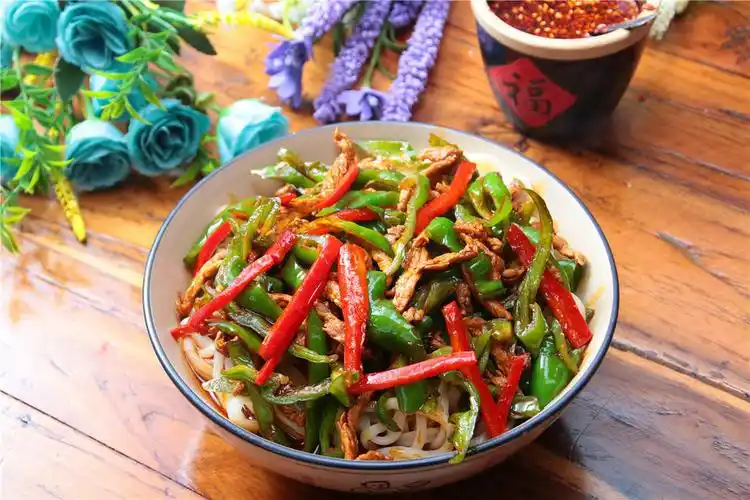 青椒肉丝面图片