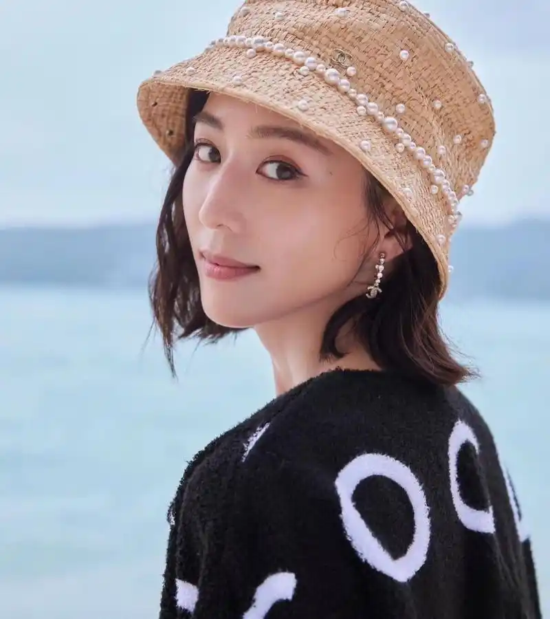 张钧甯官宣恋情:曾情断赵又廷,拒绝邱泽,如今与小3岁导演坠入爱河 张