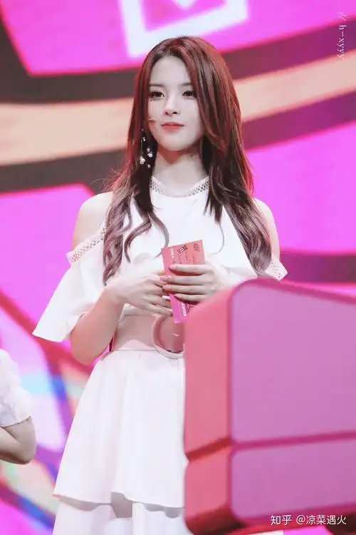 如何评价火箭少女101成员杨超越12月1日成都首唱会的表现?