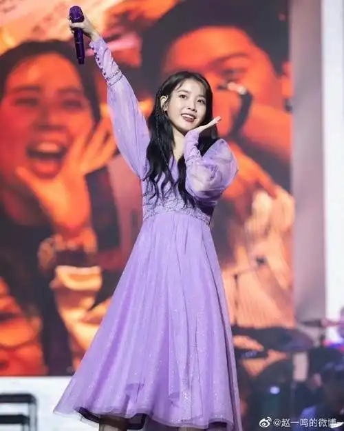 iu超话#iu韩国第一女solo#今日是紫色高贵iu90