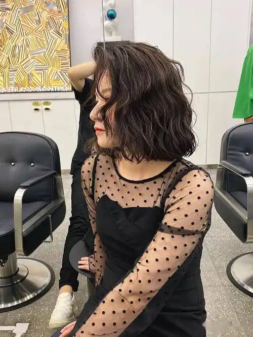 春风吹不乱的发型"免打理法式烫发"(懒人必备)_中国_卷发_形象