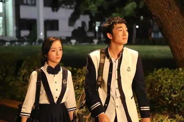 《腾空的日子》是腾讯视频自制独播剧,由著名新生代演员李佳航,胡冰卿