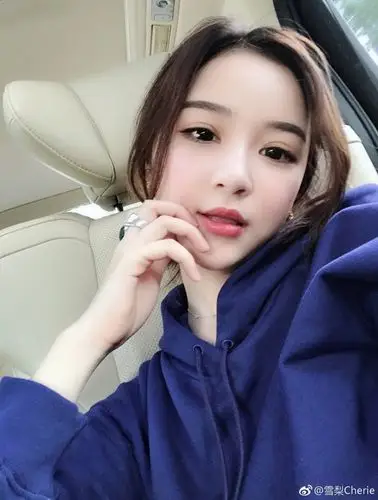 王思聪前女友雪梨怀孕订婚后自拍一脸滋润