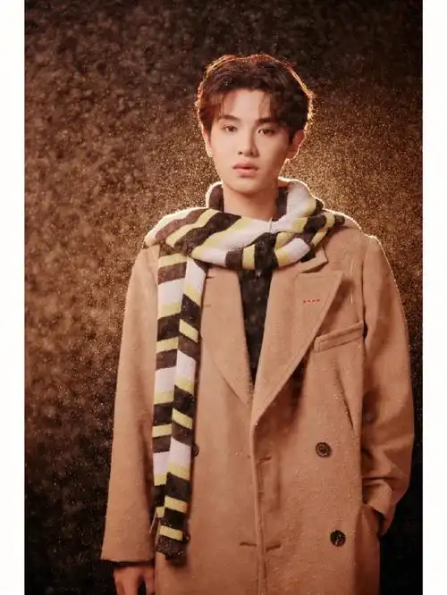 黄明昊高清壁纸