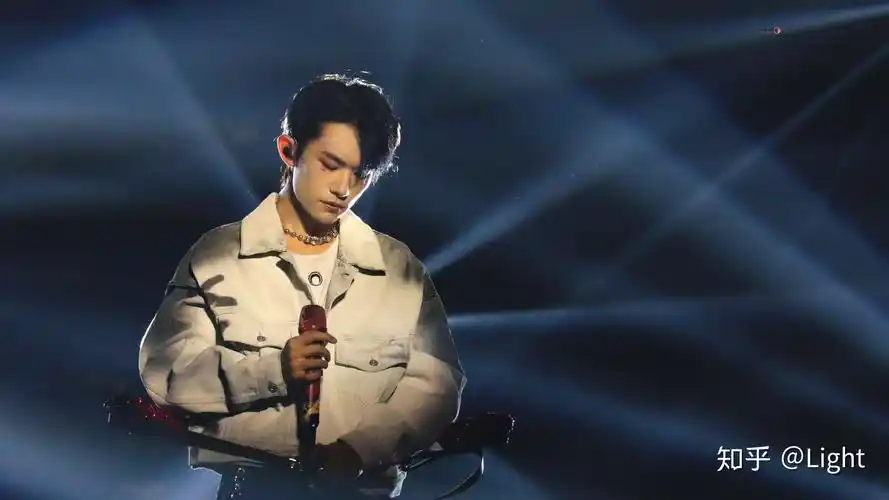 易烊千玺有哪些气质冷峻的图壁纸