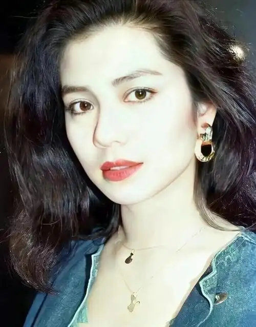 主要的原因还是钟楚红能够时时刻刻保持自己最美的形象