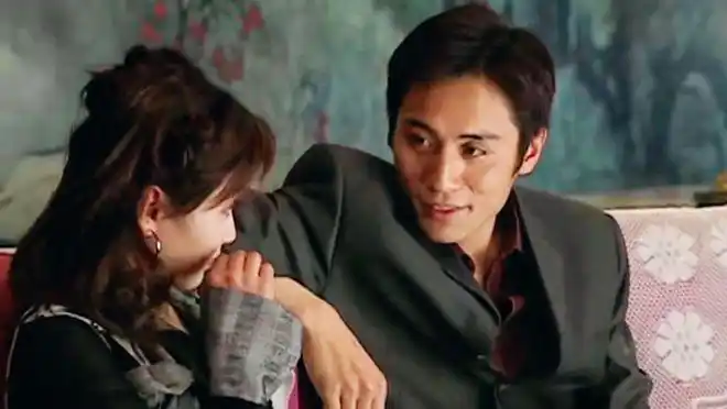 何眉是钟跃民在正荣集团工作时的秘书.