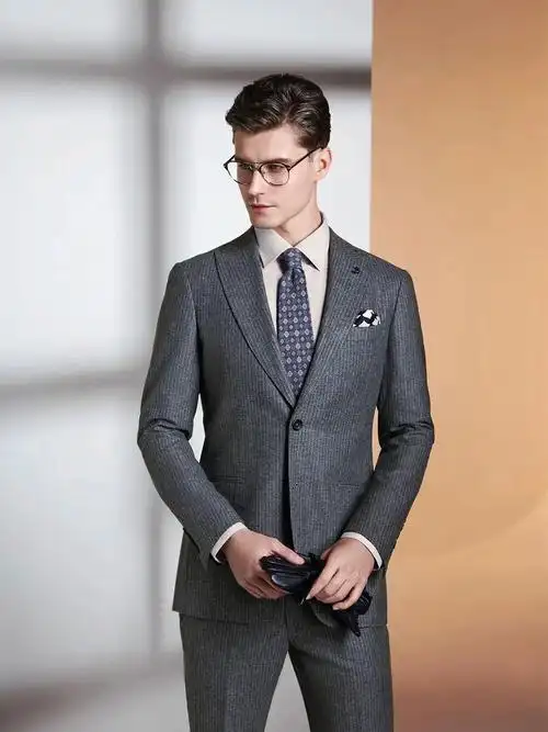 转换心情解锁灰色西服的多面风格彰显职场本色,发挥更好状态#广州西装