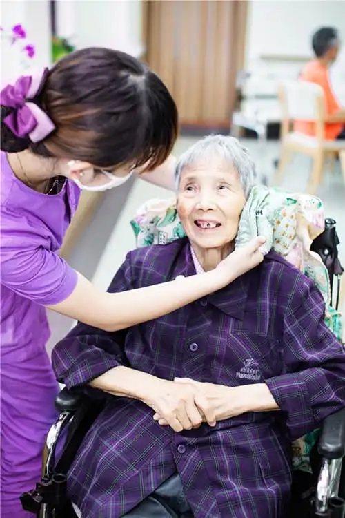 生活服务 公共服务/专业机 养老院 > 北京海淀区敬老院 给失能老人好