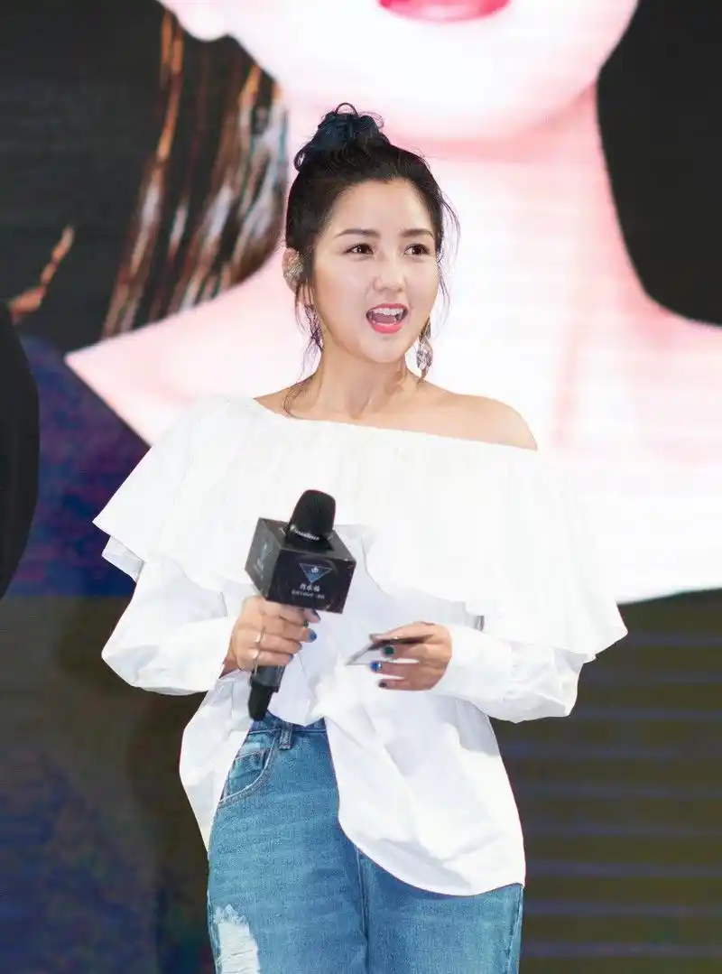 2023何洁成都演唱会(时间 地点 票价 购票入口)-黄河票务网