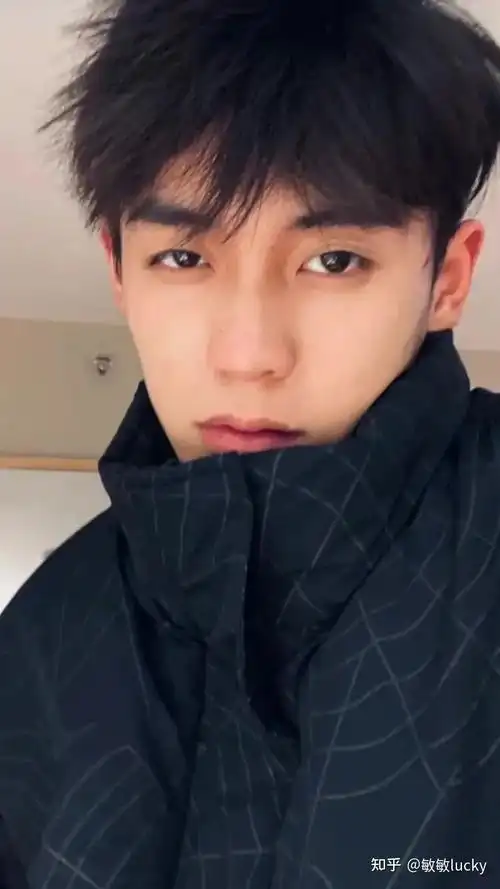 很难不爱の余庆伟壁纸头像