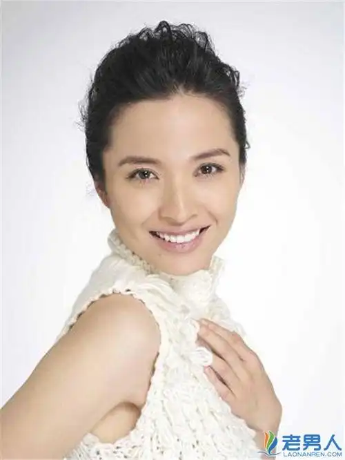 伪装者明楼扮演者靳东老婆李佳资料图片 李佳老公是谁 / 比乐族