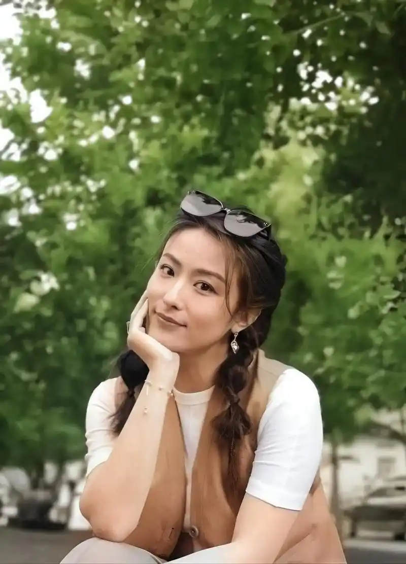 徐百卉,毕业于中央戏剧学院,主演过《美好时光》