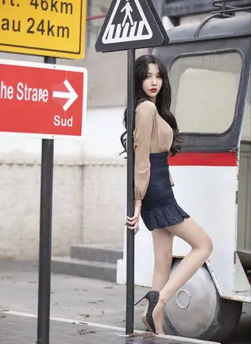 原创穿高跟鞋跳舞会怎样?女装大佬艾比晒出自己的脚,瞬间好心疼!