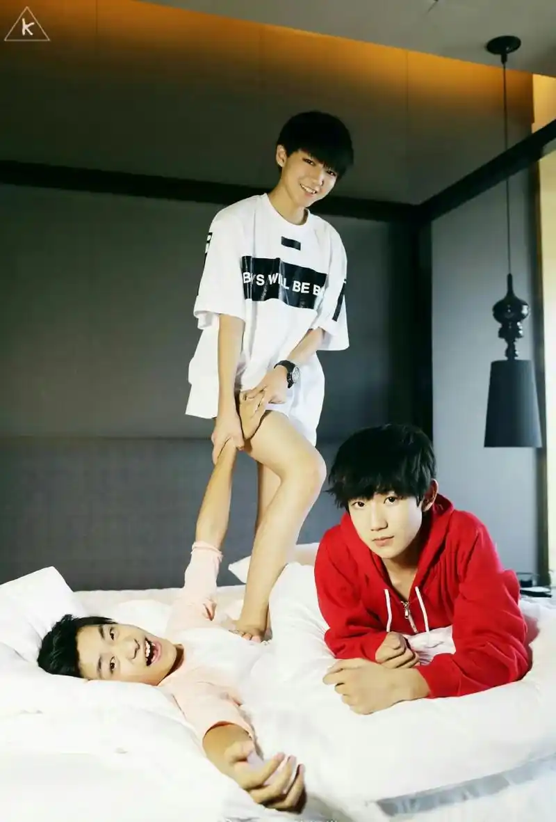 tfboys早期打闹照片,现在是看不到了#搞笑# #tfboy奔赴十年之约