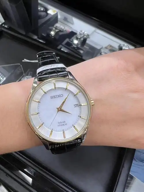 精工男士光动能手表