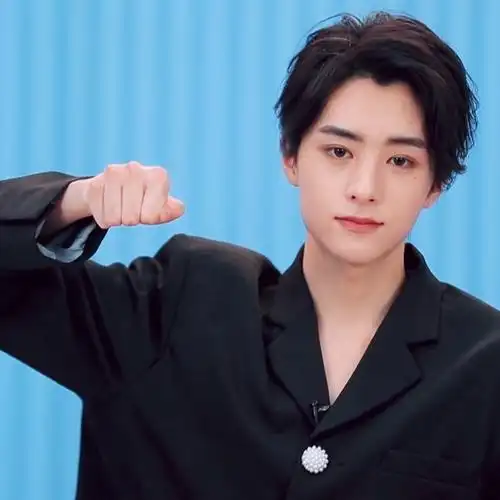 青春有你3邓孝慈可二改 清冷美人绝了绝了绝了,尤其他戴金框眼镜真的