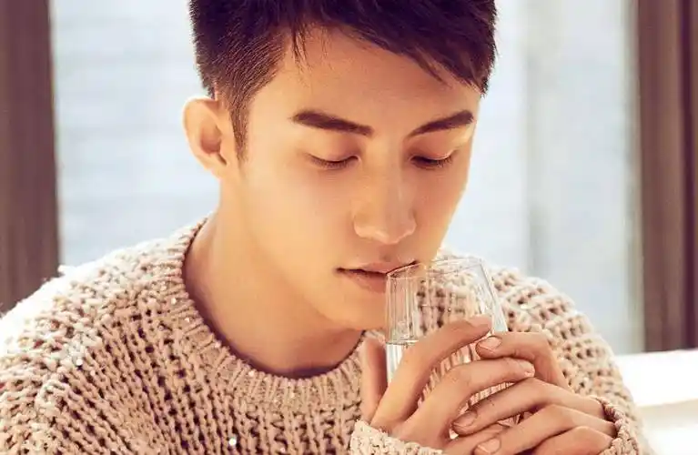 黄景瑜的资源并没有大家想象中那么好,但他的演技一直在进步_原因