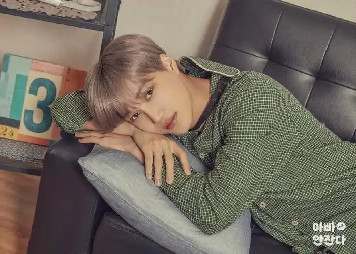 你们小可爱上线啦!金钟仁《爸爸不睡觉》现场照公开!