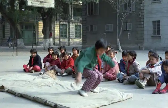 老照片 1979年广州 上体育课的小学生