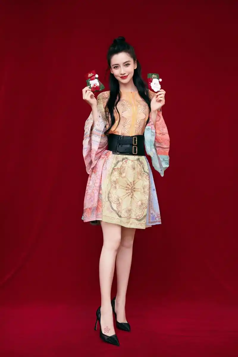 angelababy圣诞限定大片写真图片