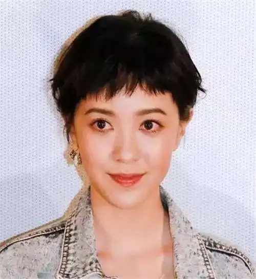 娱乐圈8位一眼万年的短发女明星,秦岚刘亦菲,惊艳洋气又美又酷