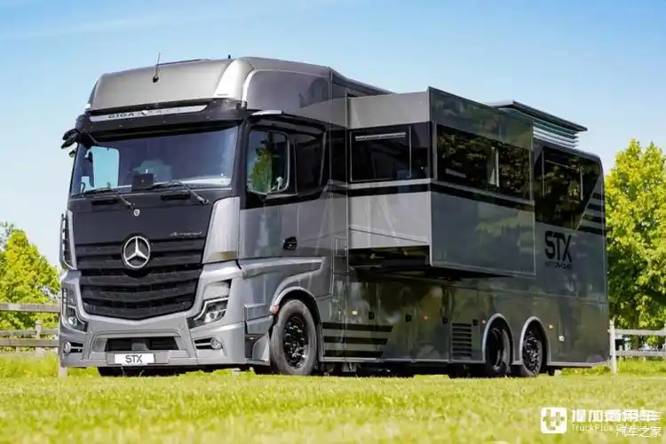 车长12米的奔驰actrosl房车实拍搭载双拓展舱还有升顶大卧室