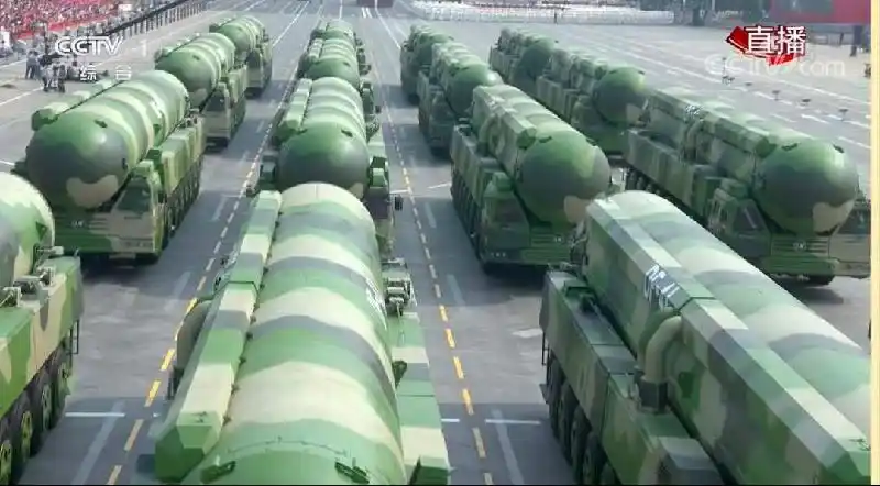 东风-41核导弹首次亮相