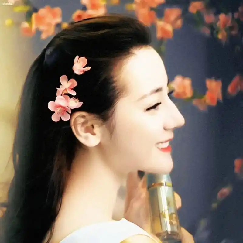 一笑倾城.#迪丽热巴 #迪丽热巴美神降临 #美图分享 #只喜 - 抖音