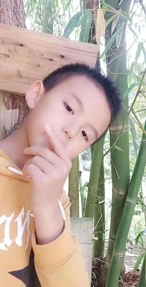 【已寻回】13岁男孩在云南临沧市临翔区南塘街与梅阁巷交叉口走失