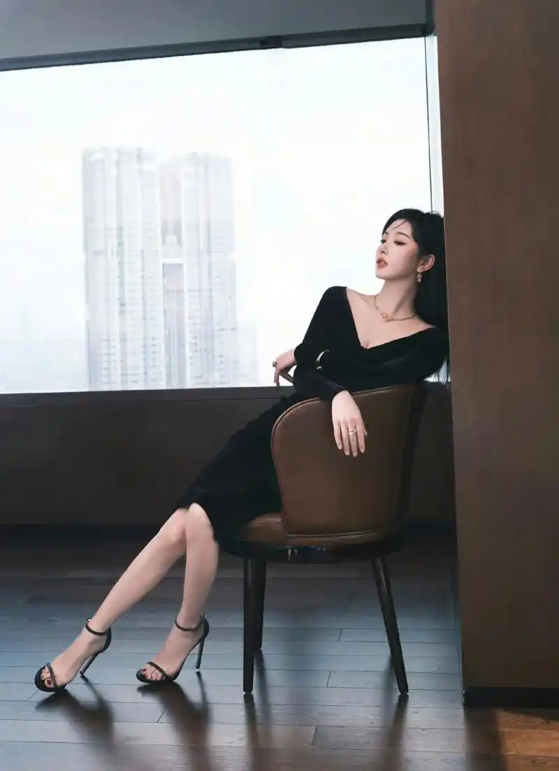 孔雪儿白嫩的美脚丫