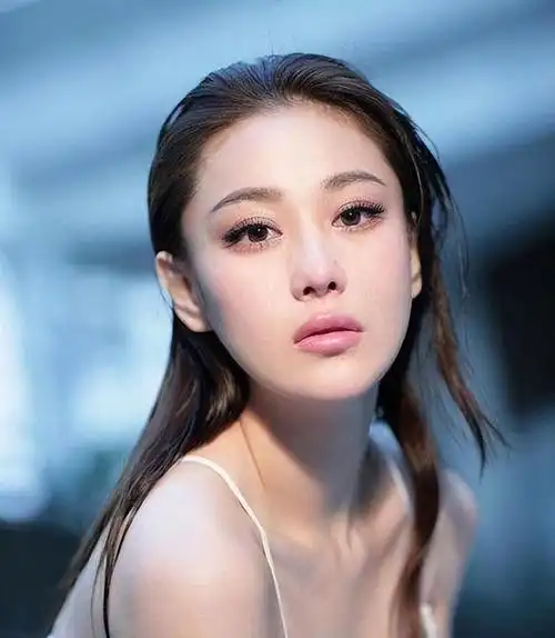 "靠嫁人咸鱼翻身"的张馨予:她丈夫何捷,究竟有多么厉害?