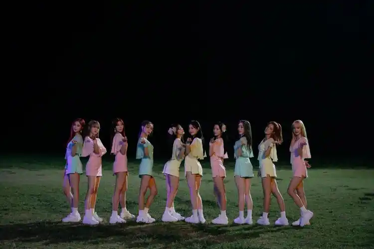 宇宙少女 - 堆糖,美图壁纸兴趣社区