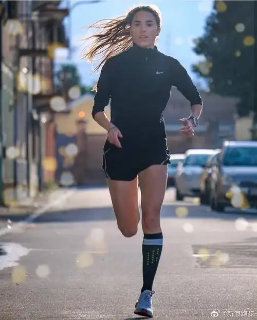 跑步的小姐姐,这身材怎么样?