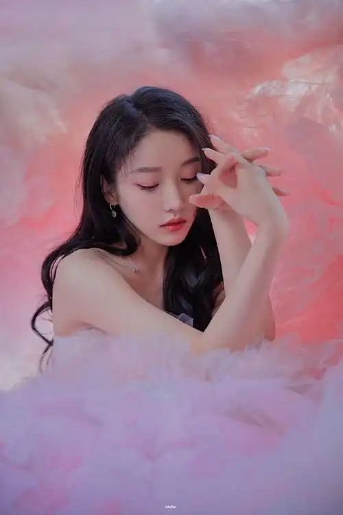 姜贞羽雾粉棉花糖纱裙