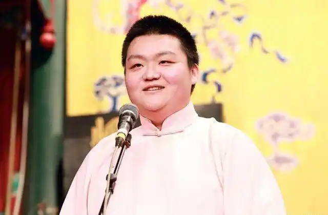 郭德纲徒弟张九林发首条微博,仅两位师兄弟留言,网友说怪他不红