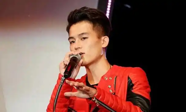 分开5年看欧豪和马思纯的现状才发现海清单膝下跪绝不是犯傻