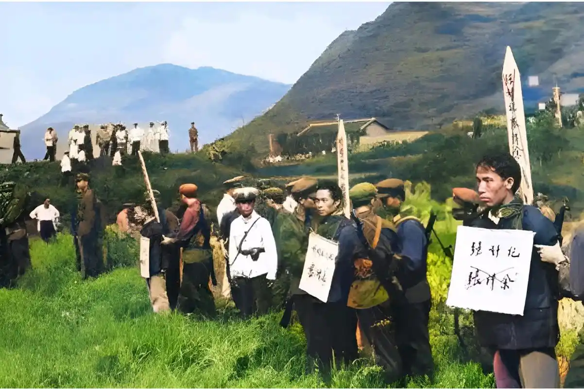 1980年代,郊外刑场,几名被集体被枪决的死刑犯.