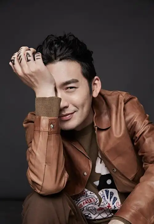 张博沉稳霸气时尚写真图片46