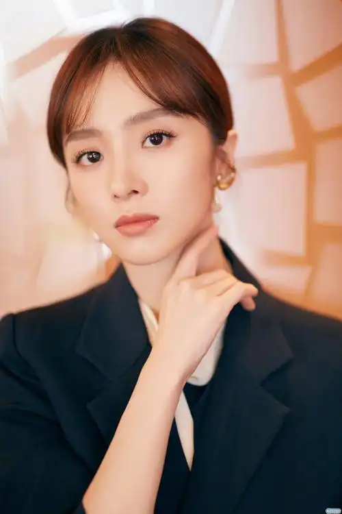 胡冰卿再次搭档炙手可热男演员,这一次不会再扑了吧?