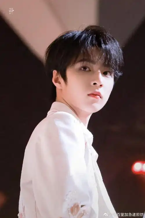 刘耀文扑面而来的帅