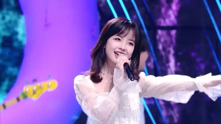 p>王冰冰,1990年出生于吉林省长春市,中国内地记者