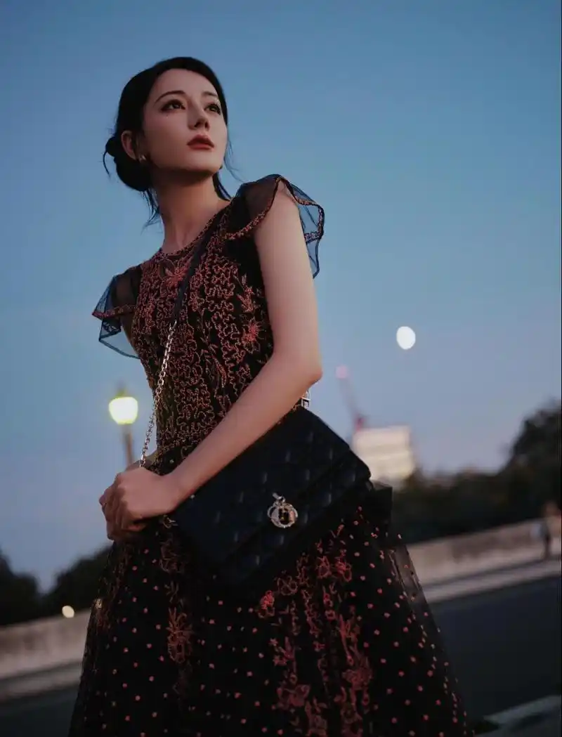 迪丽热巴时装周 look2, 大小姐该回家了 迪丽热巴时装周第二套造型,这