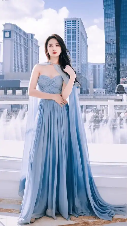 澳门国际电影节##刘亦菲蓝色抹胸纱裙