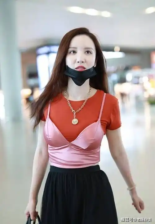 原创张萌真乃人间熟蜜桃饱满有料太性感