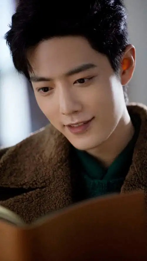 肖战是一个单纯笑容非常干净的大男孩