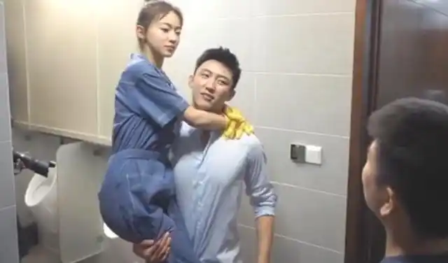 黄景瑜吴谨言"座椅抱"引热议,看到他的手部位置,不知该羡慕谁