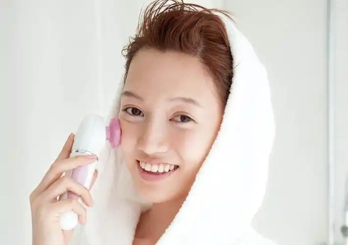 干皮在脸上抹好几层的护肤品还是觉得不够保湿,或者油皮很注意皮肤